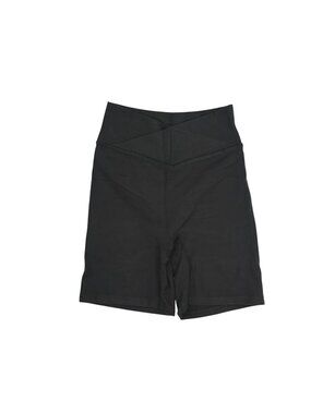 437 The V Short in Black